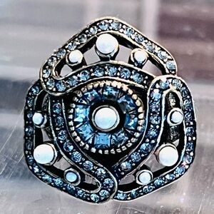 Heidi Daus Swarovski Crystals ring Size 6 EUC